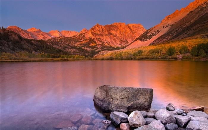 Lac, l'eau claire, pierres, montagnes, crépuscule Fonds d'écran, image