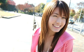 Robe rose de fille asiatique, sourire