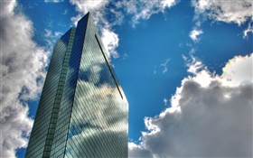 Skyscrapers, nuages, ciel bleu
