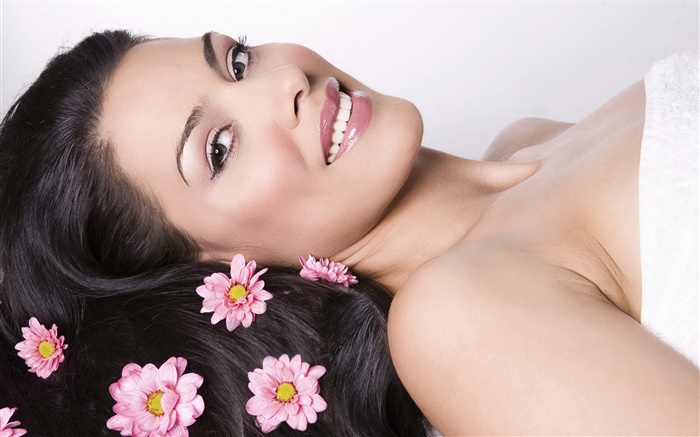 Sourire femme, fleurs roses, cheveux, SPA thème Fonds d'écran, image