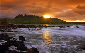 Coucher de soleil, ciel rouge, nuages, côte, roches, Hawaii, États-Unis