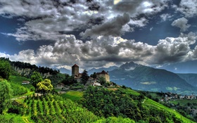Tirolo, Italie, village, maisons, arbres, montagnes, nuages