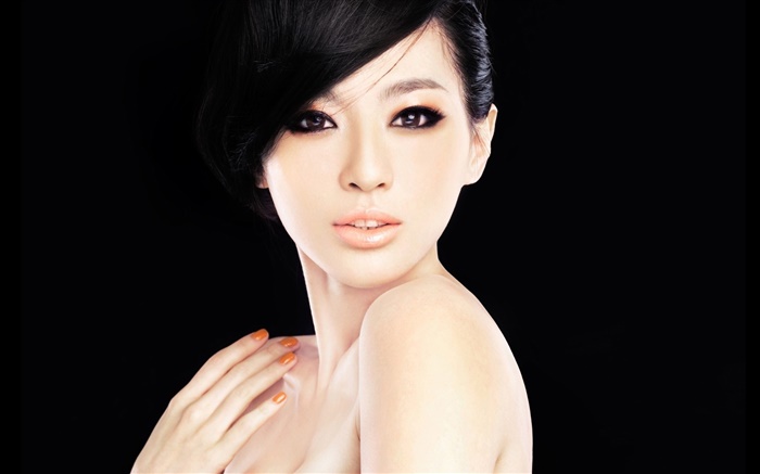 modèle asiatique fille, le visage, les yeux, les mains, fond noir Fonds d'écran, image