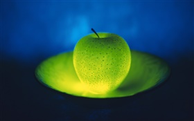 fruit Lumière, pomme verte dans la plaque