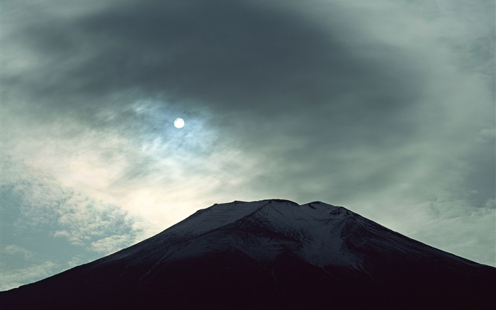 Vue nocturne du Mont Fuji, la lune, les nuages, le Japon Fonds d'écran, image