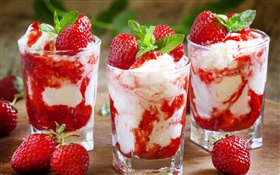 la crème glacée à la fraise, dessert sucré