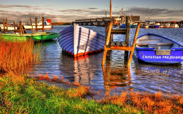 Dock, bateaux, rivière, herbe, nuages Fonds d'écran, image