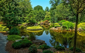 Gibbs Gardens, États-Unis, un étang, des arbres, de l'herbe