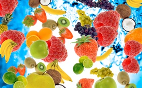 De nombreux types de fruits, framboises, bananes, kiwi, fraise, citron, pomme