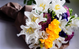 Bouquet, fleurs, blanc, jaune, tulipes