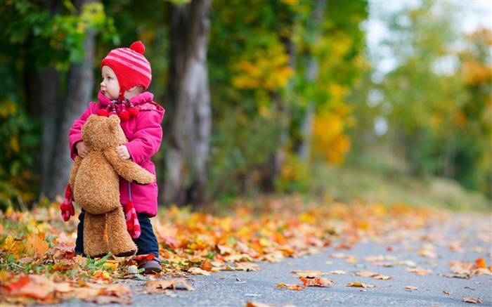 Bébé mignon et ours en peluche en automne Fonds d'écran, image