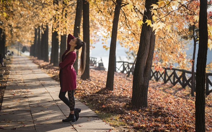 Robe rouge fille, danse, parc, arbres, automne Fonds d'écran, image