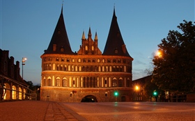 Allemagne, Holstentor, Lubeck, château, nuit, lumières HD Fonds d'écran